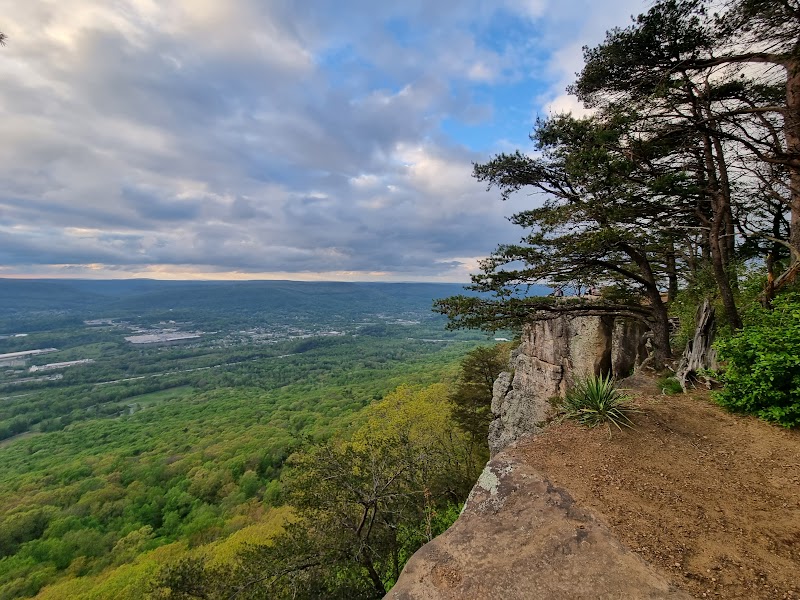 Climbing at Sunset Rock in Chattanooga surrounding landscape